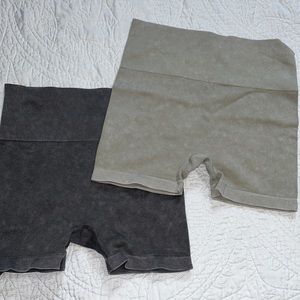 Set of biker shorts